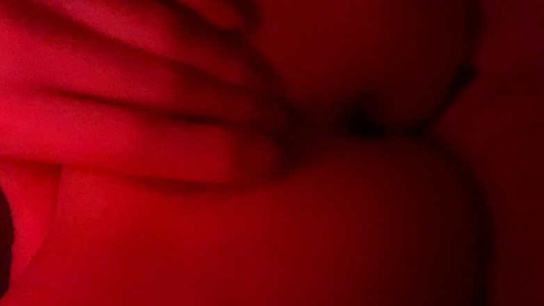 Misslilith9020: Je baise mon jouet