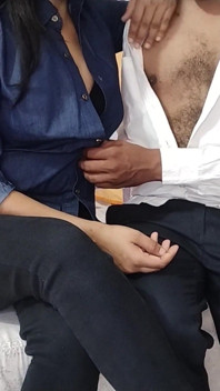 O femeie sexy șefă seduce un nou angajat pentru satisfacția pizdei ei XXX în hotel, sex audio indian desi hindi