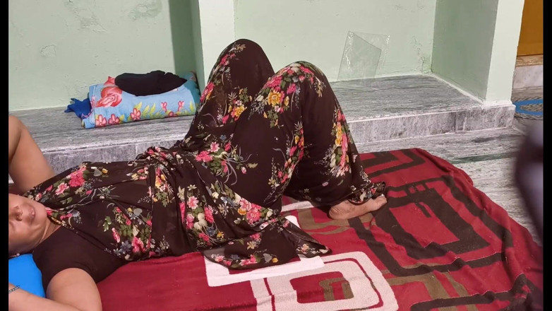 Sexy sindu: Soția indiană în sari este futută tare