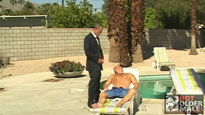 Pantheon men: Descente aux affaires, penetrator au bord de la piscine