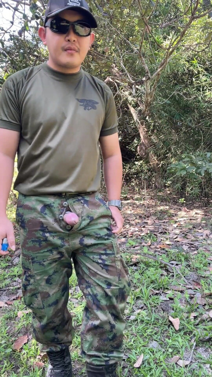 Hiroshi_cr: Horny Solider Thai Jerks off &amp; Cums at Work