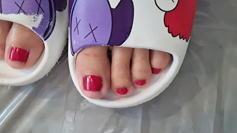 Adele Amber: SLINTÁNÍ NA NOHOU