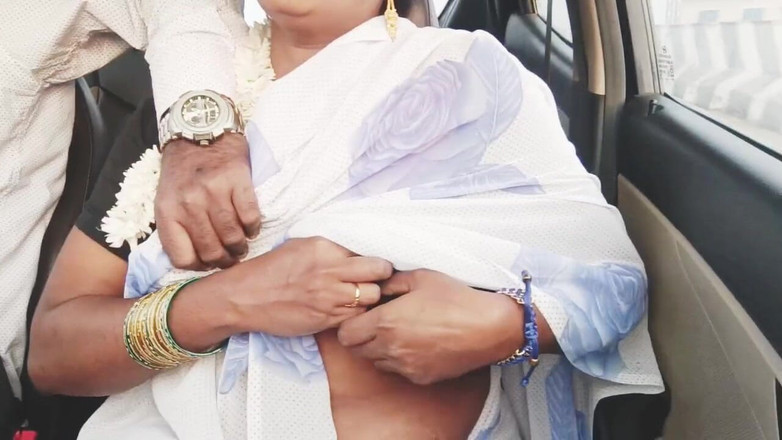 Telugu honey lips: E -2, celé video, sex v autě, telugské špinavé řeči, indická krásná sexy...