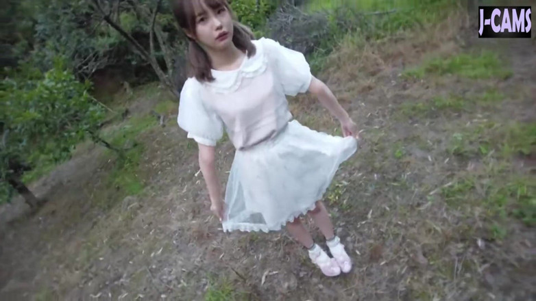 J-Cams: 야외에서 애널 섹스 장난꾸러기 소녀와 통제된 릴리스 3부