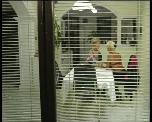 Swinger Friends Germany: 『behind German Doors Is Fucked Deligively - フルムービー』