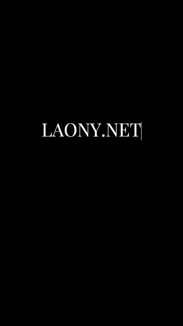 Laony: Jag runkar av min mans kuk medan han sprider min...