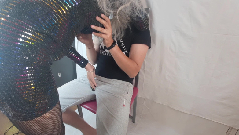 Viktoria_sekret: Si blonde panas menunggang dan orgasme
