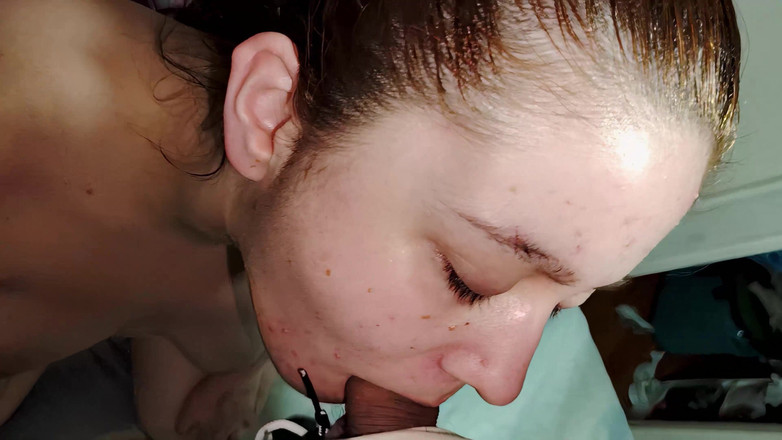 Nicole Passat: Nicole seni emiyor ve onu sikmene izin veriyor.