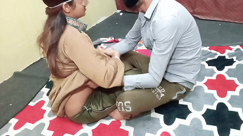 MehwishButt: Người giúp việc Ấn Độ bị ông chủ đụ mạnh vì quần áo mới vì...