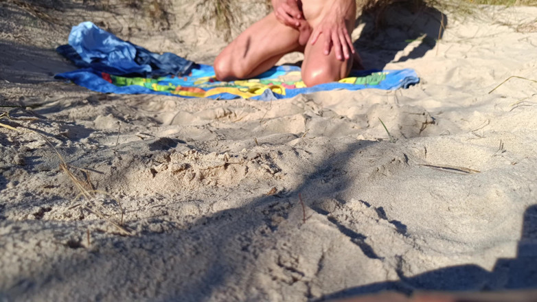 Ole63: Masturbace na pláži
