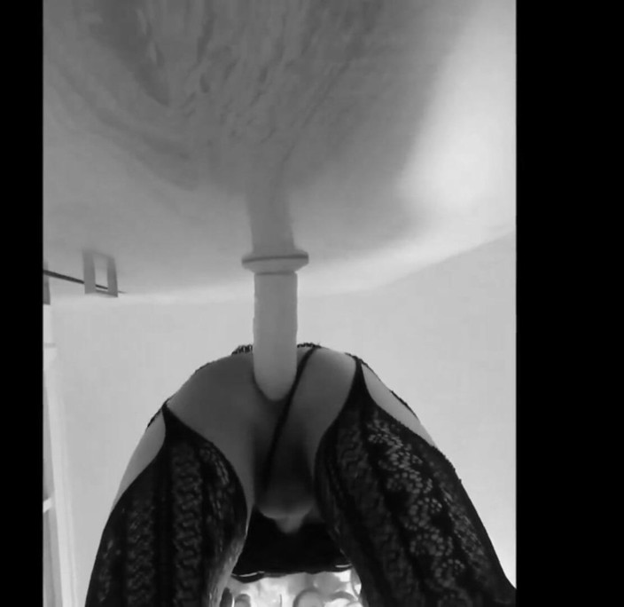 Sissy husband solo: Sissyhusband posiert und dildo-komplikation