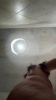 Sexy gigantessa si siede sulla tua faccia con il suo culo grosso