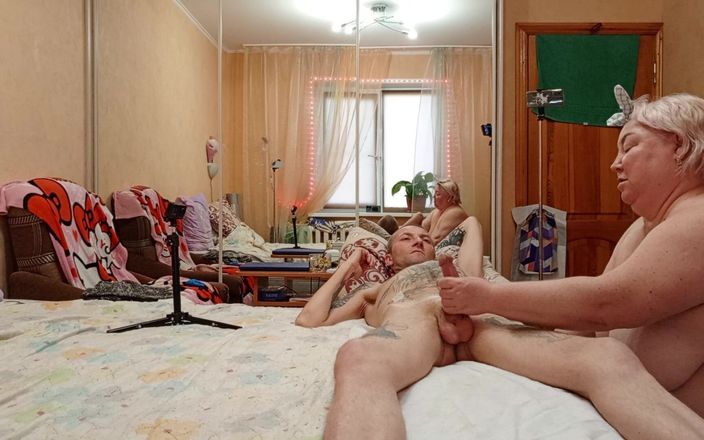 Zona901: Soacra stimulează manual pula mea uleioasă înainte de ejaculare