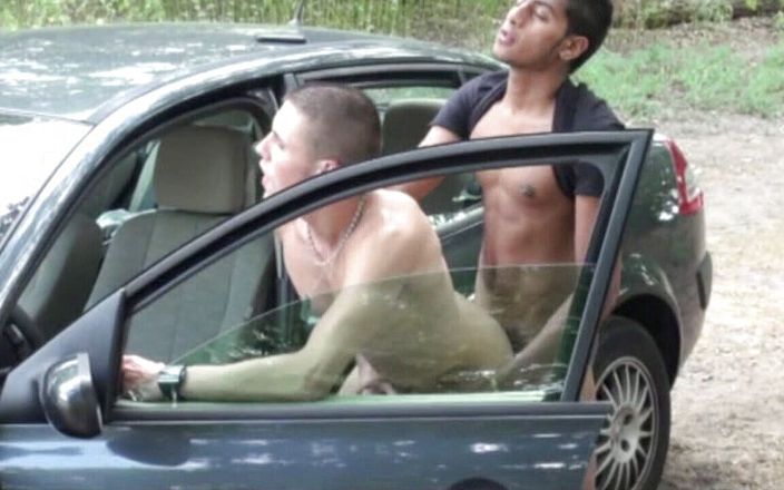 FRENCH PORNSTARS FUCKERS: Prosty chłopak zerżnięty przez heban w parku rejsowym xhib