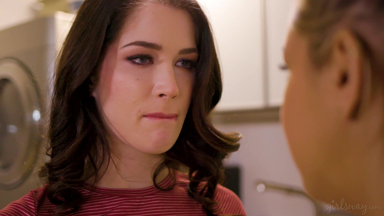 Girlsway: Girlsway - Alina Lopez กินหีแบบโรแมนติกกับ Evelyn Claire