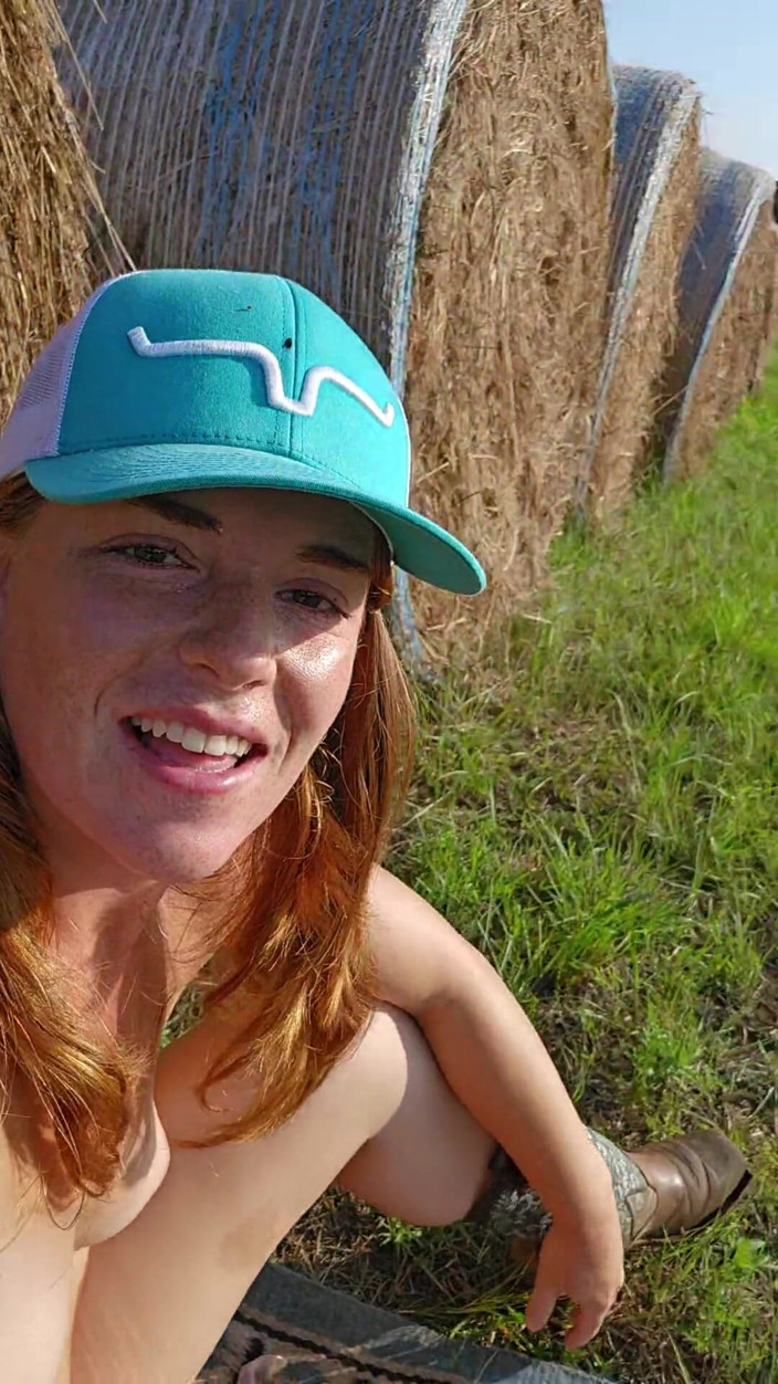 NaughtyRedFarmgirl: Gran culo pelirroja folla culo y coño chorros