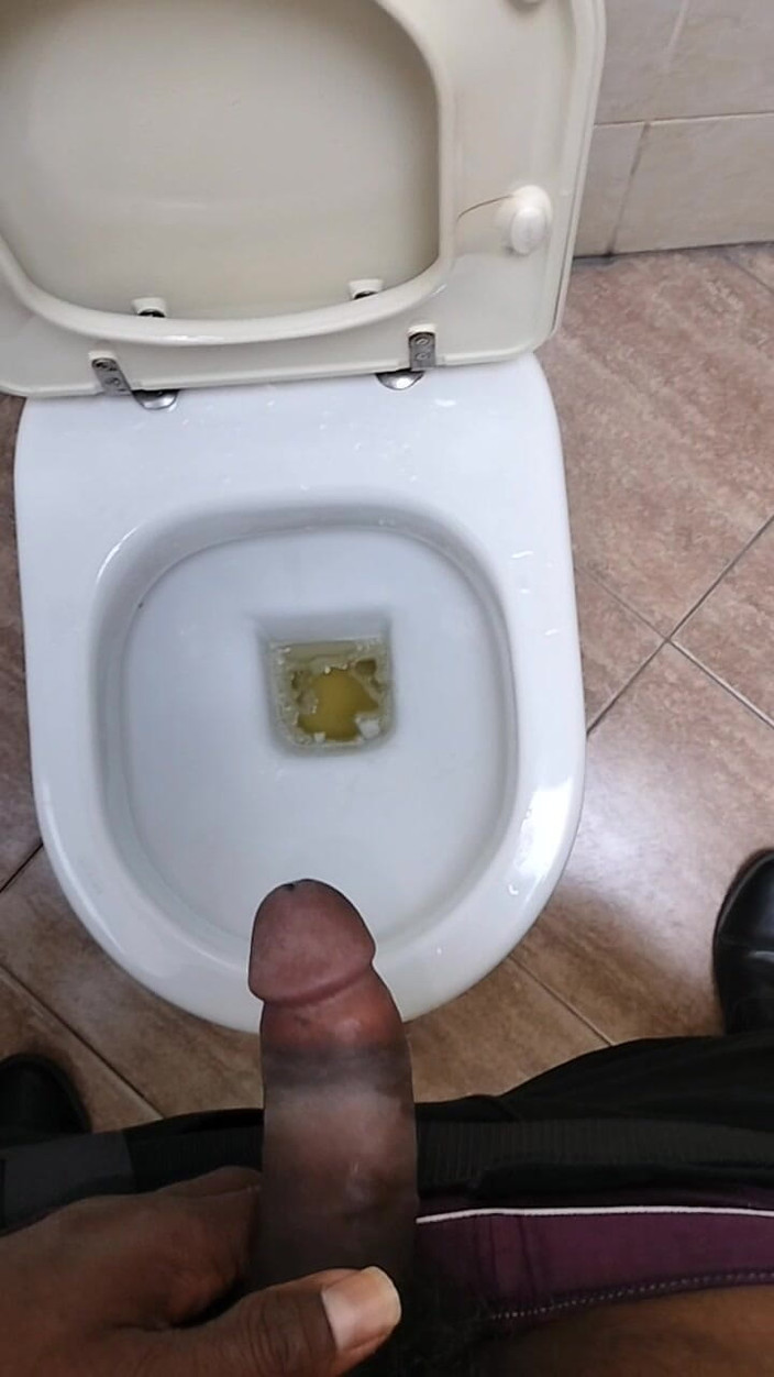 Blackcock83: Pissing &amp; Masturbation