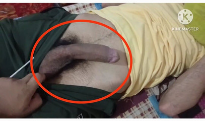 Desi__Panda: Wow a mezzanotte ho aperto il mio fratellastro per vedere...