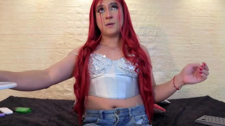 Aline Costa: Tengok awek transeksual yang cantik dengan bonjolan basah panas itu