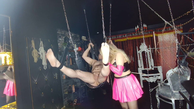 Queen_of_BDSM: Winziger schwanz wachsam! Es tut mir leid für deine ehefrau