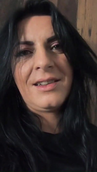 Je te demande de me baiser la chatte ! Je suis ta brune sexy