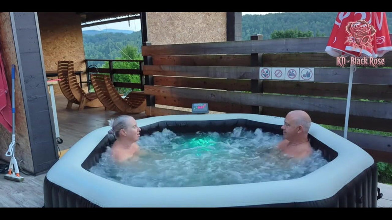 Kd Black Rose: Svago nella jacuzzi Relaxing Love nella jacuzzi
