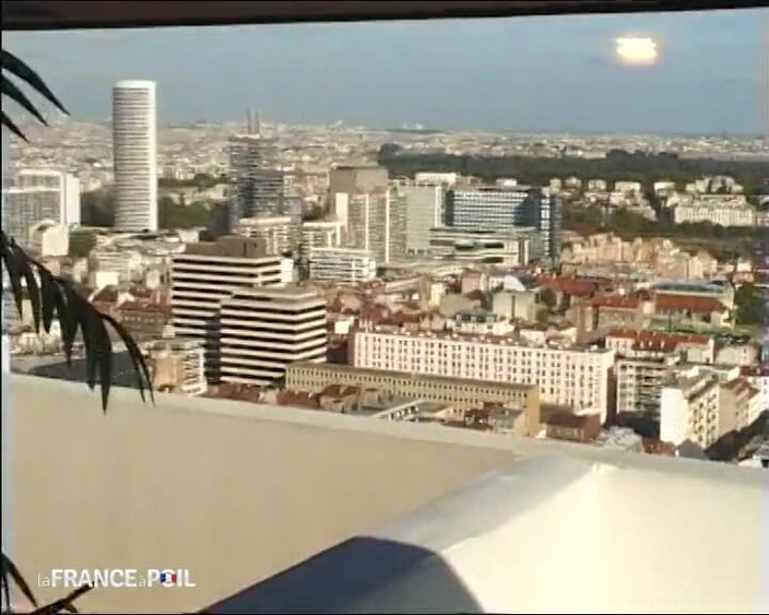 Rue Chaude: A Dominating Bitch Gets Fucked in Her Hot Tub