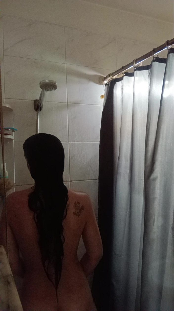 Anita2008: Une MILF prend une douche