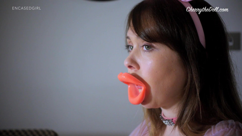 Cherry The Doll: Nylon ensed