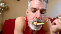 Man Puppy: Riesen-stiefvater teilt seine müsli mit dir - papi riese 5