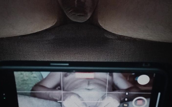 White Ukrainian Dick: Beyaz sünnetsiz penis mastürbasyonu çekiyor.