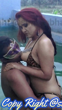 Simran follada por su novio en la piscina