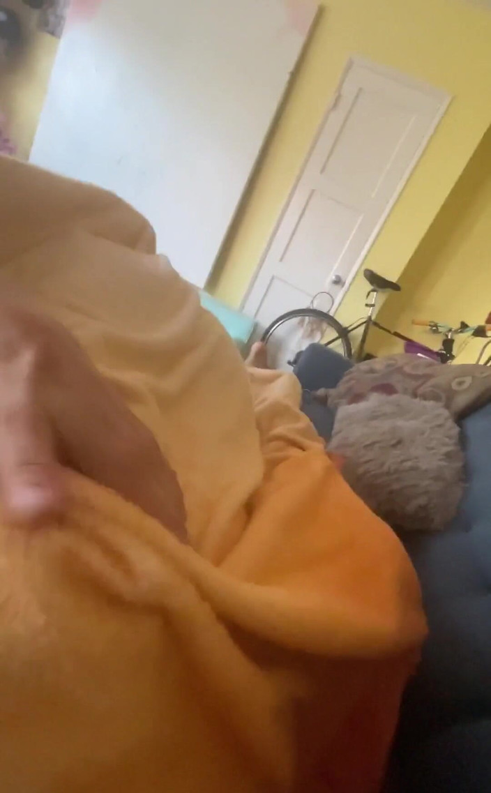 VibeWithMommy: Je to divné sledovat, jak se pár miluje?