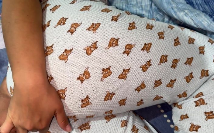 Gordo fuck: Despierto a Mi Hermanastra Manoseandole Mas Nalgas Ella Me Deja...