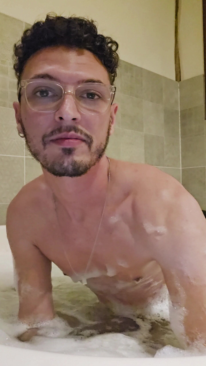 Pvt gloryhole br (brazil): Vuoi entrare in questa vasca da bagno con me?