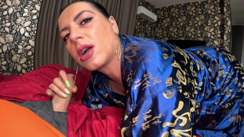 MilfyCalla: Eine versaute geisha lutscht schwanz und spielt mit sperma 274