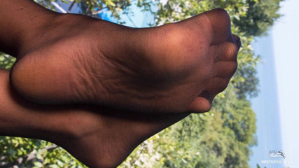 Mistress Legs: Exclusivo baile de piernas de dominatrix en medias negras