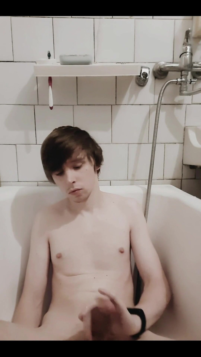 Latvian_boy: Relaxing in Bath