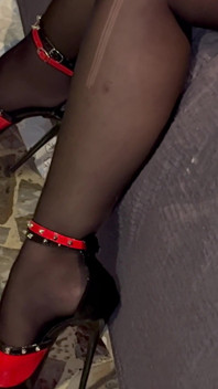 Kaki pantyhose seksi istri saya
