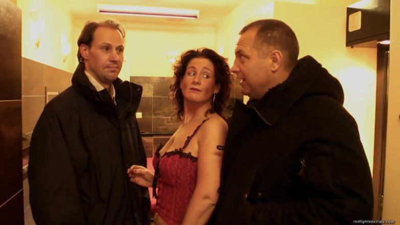 Red light sex trips: Bruno Love jest brunetką - Redlightsextrips