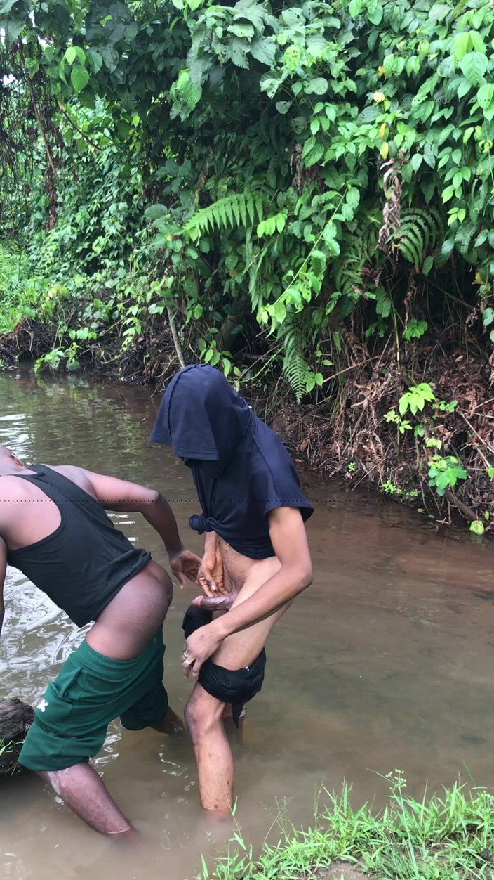 Sexylary: Nigerians Boys Where Caught Having Sex Inside a Swamp River...
