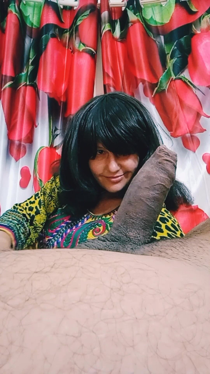 Bolly Karma: 热辣熟女的大黑屌口交博南扎
