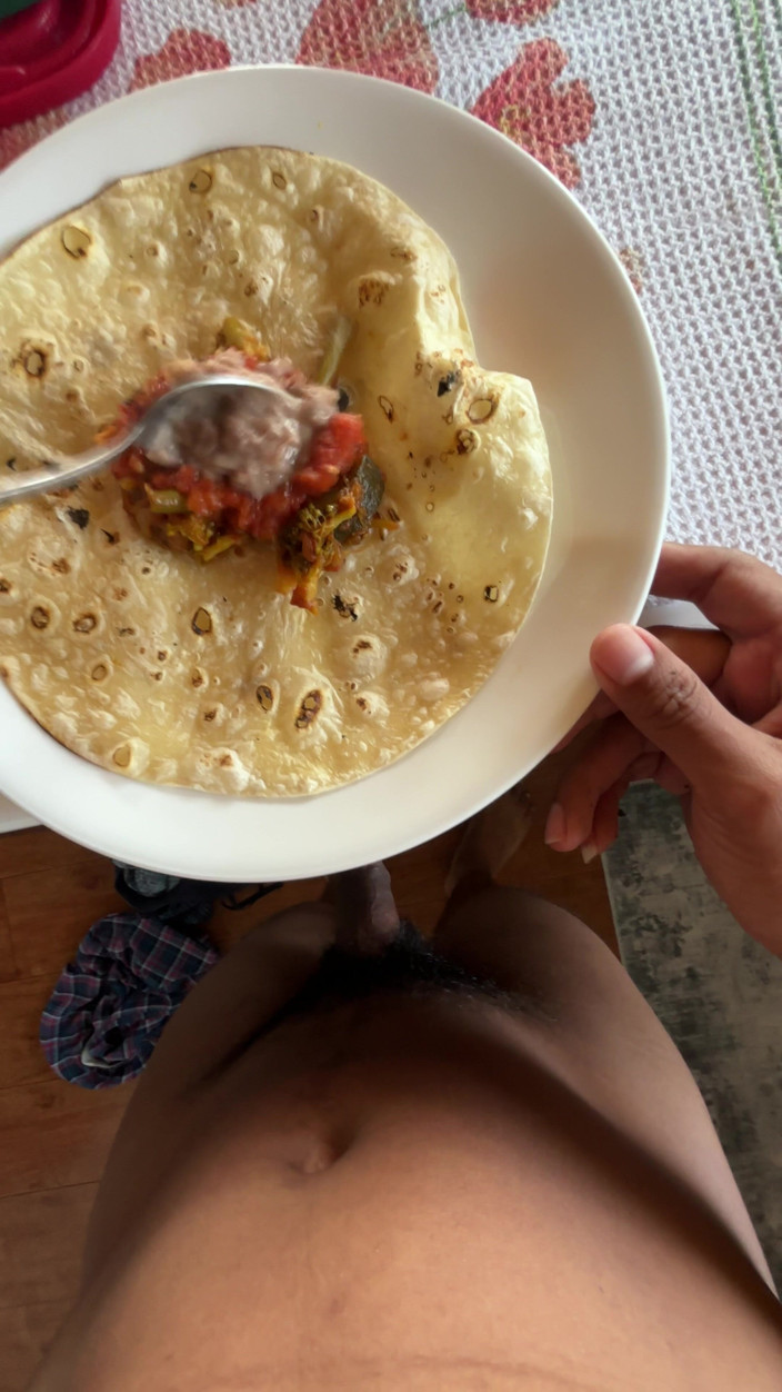 ThesubJojo: Thesubjojo - Membuat makan tengah hari dengan sos krim khas