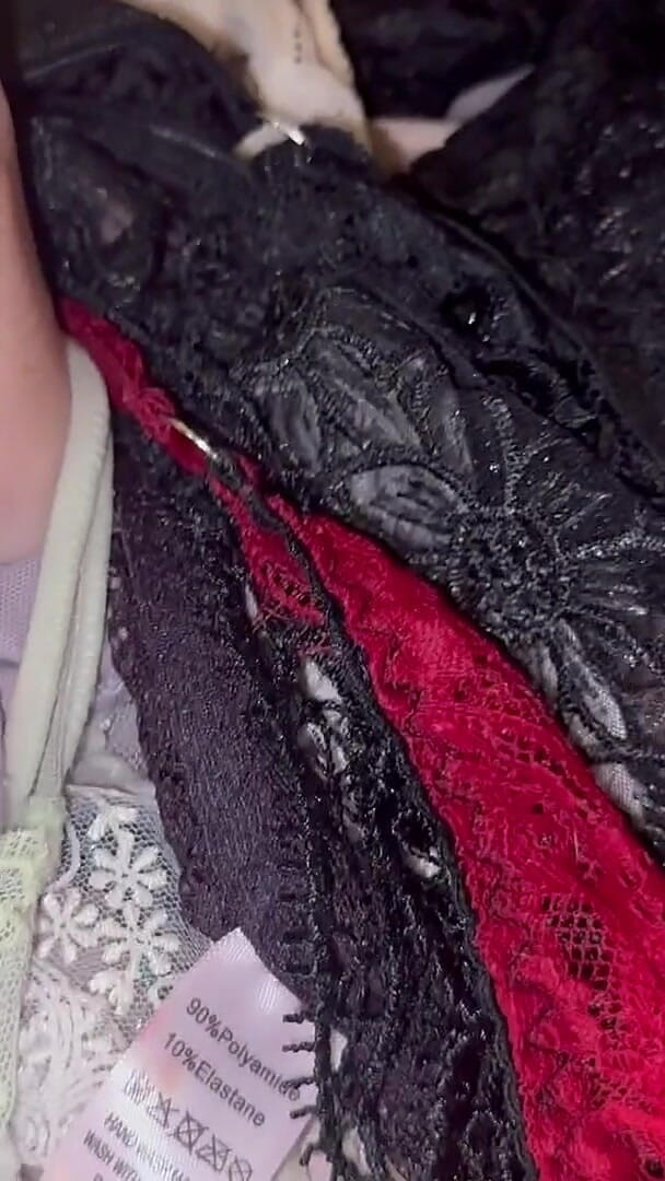 Josh Favorite Gift From Stepmommy (Milf Sex Queen)