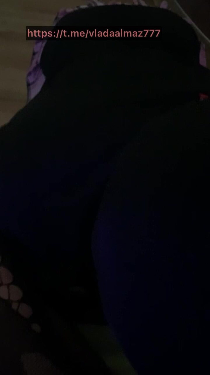 Vlada Brilliant: Un mec salope suce une bite de sa maîtresse