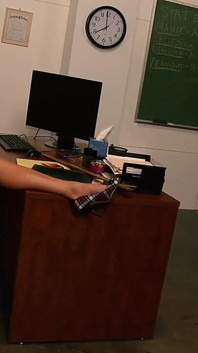 Alyson mckenzie è sempre al suo telefono