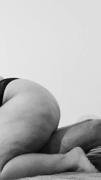 Orta yaşlı seksi kadın tombul memeler ve büyük göt, sadece ağır çekim hayranları