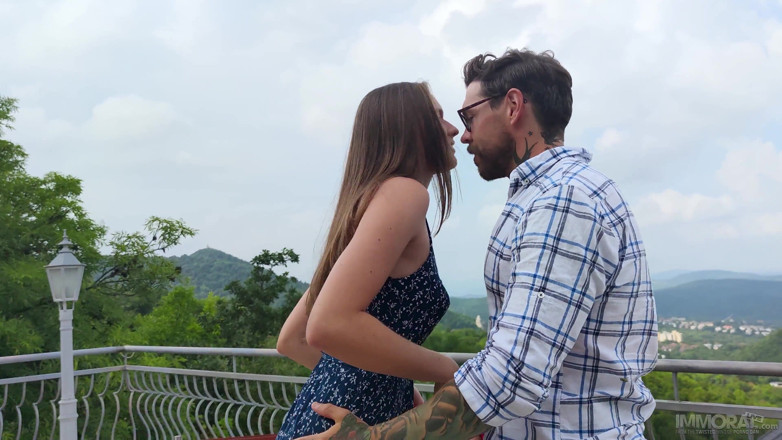 Immoral Live: Amigo convence sua nova meia-irmã Stacy Cruz a fazer um...