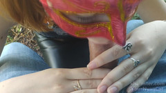 YourNyanCat: Sála cizince na lavičce v lese a vzala sperma