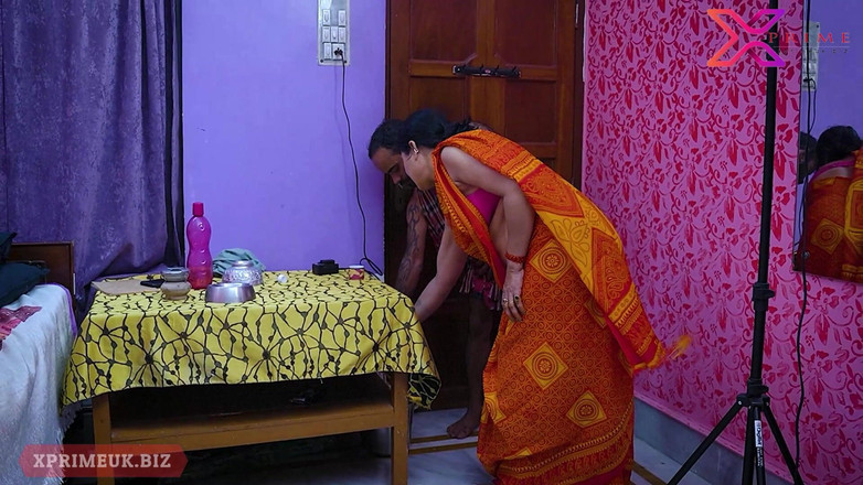 Creative Pervert: Bhabhi Ấn Độ xinh đẹp nóng bỏng làm tình mạnh bạo với người đàn ông...